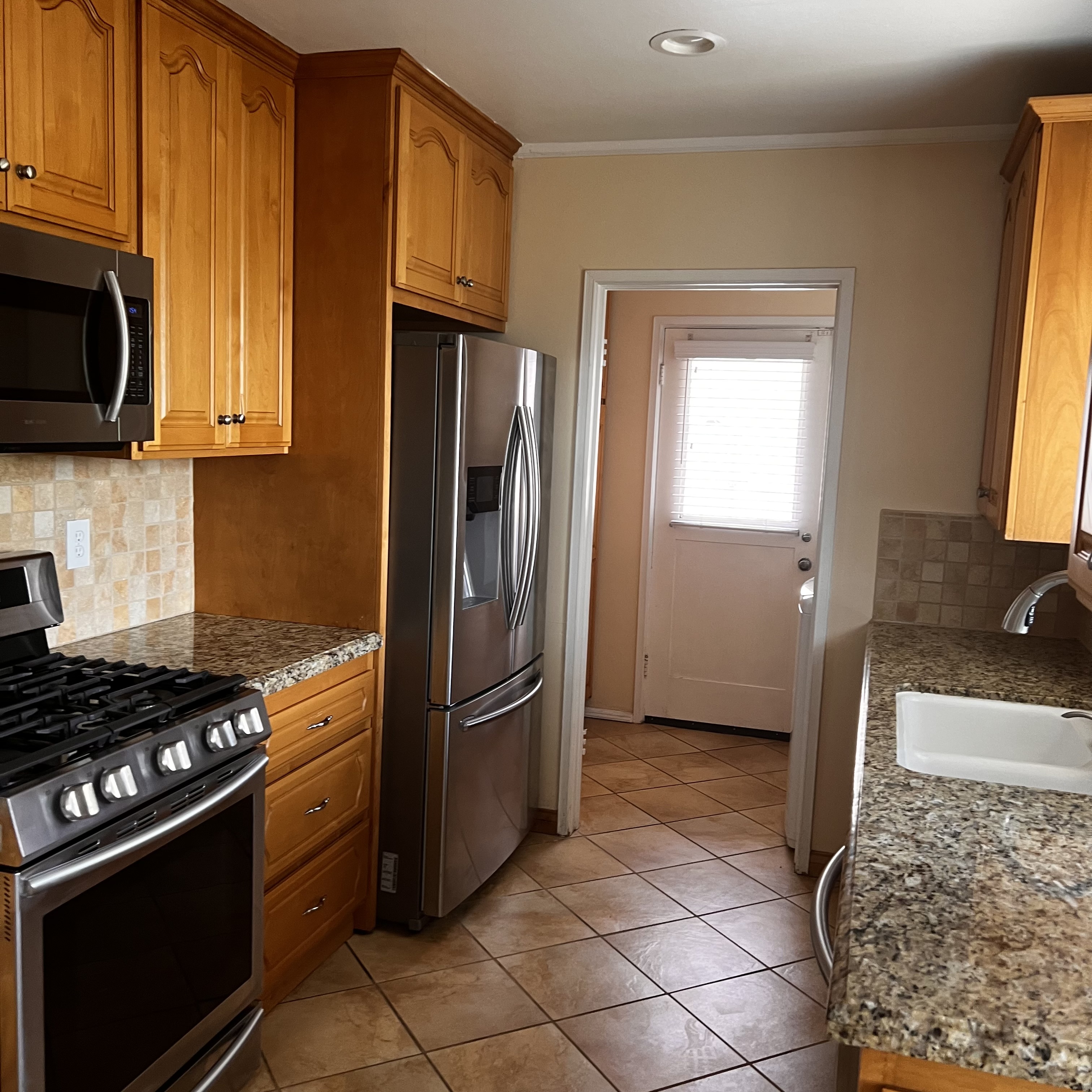 20250617-214814664-9064-a2ea7dd159bf_Kitchen Photo.jpg